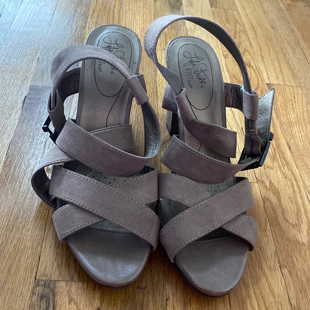 Life Stride brown heels 3 inch size 9